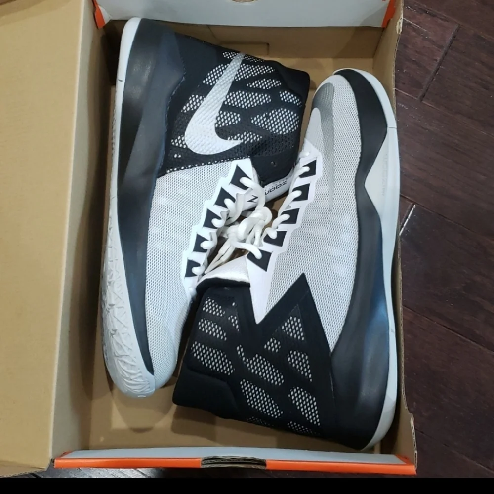 Nike Zoom Devosion Men's shoes Metallic Silver 8.5